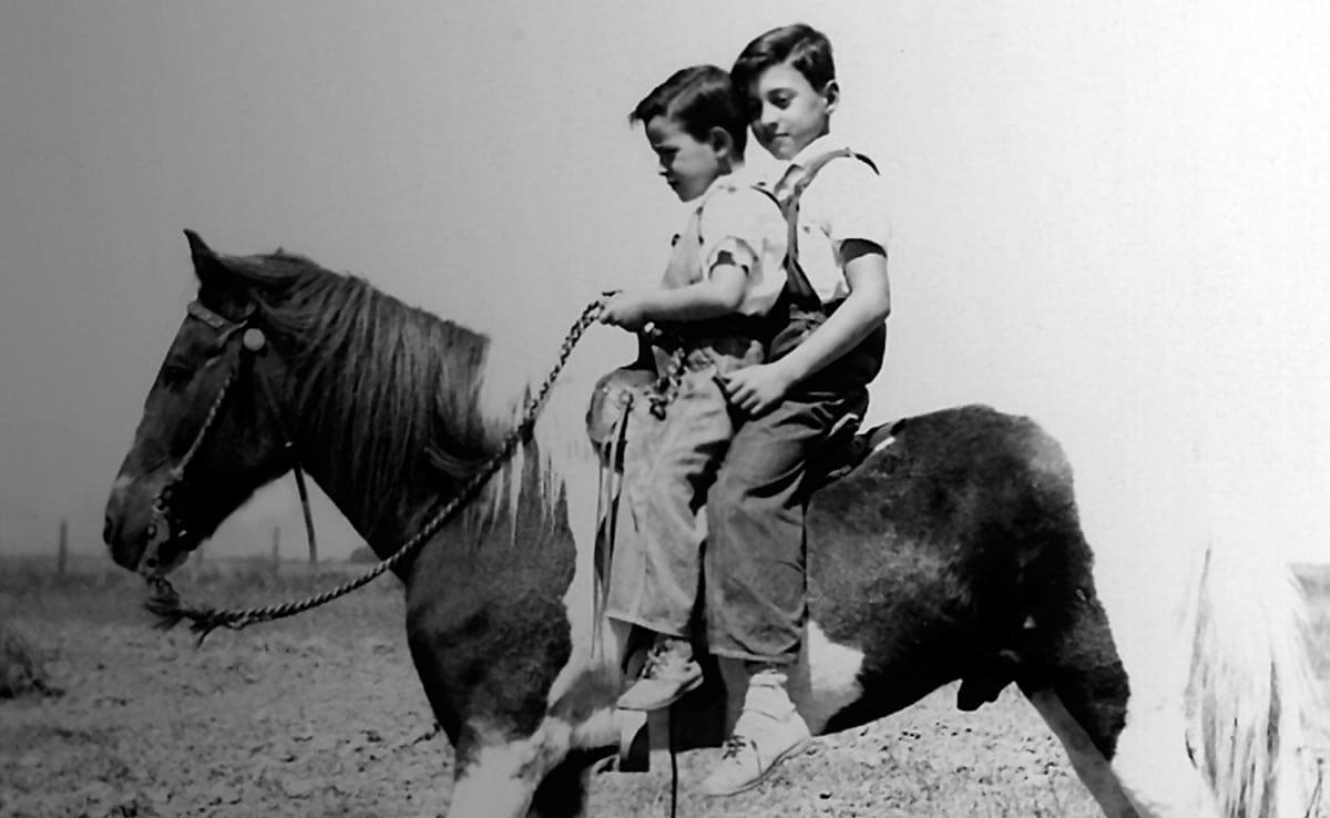Brothers Bob and Tom Nunes III on their horse